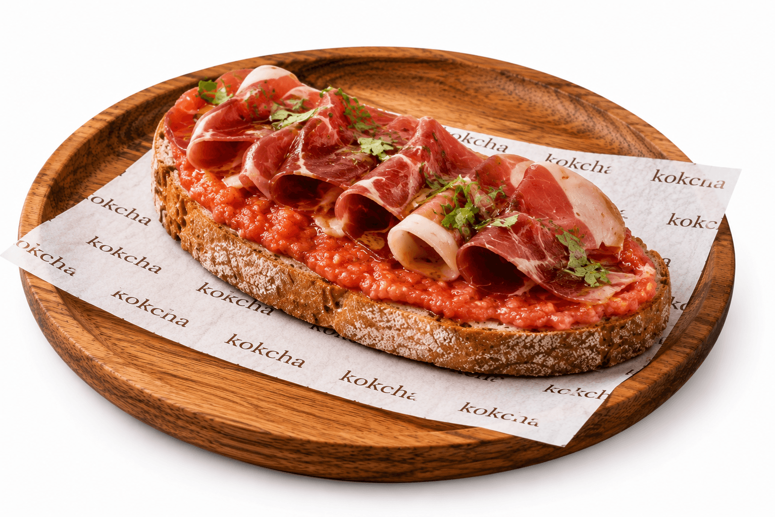 Tostada 100% española con jamón ibérico y tomate rallado en Kokcha Barcelona