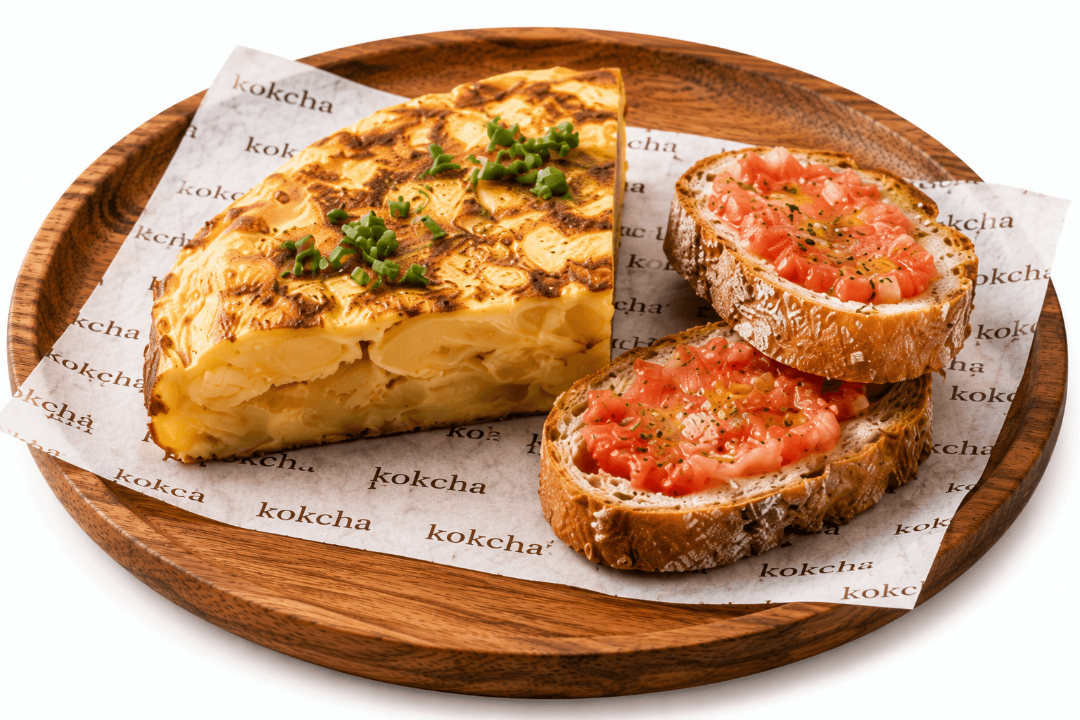 Tortilla española de patatas jugosa con pan con tomate en Kokcha Barcelona