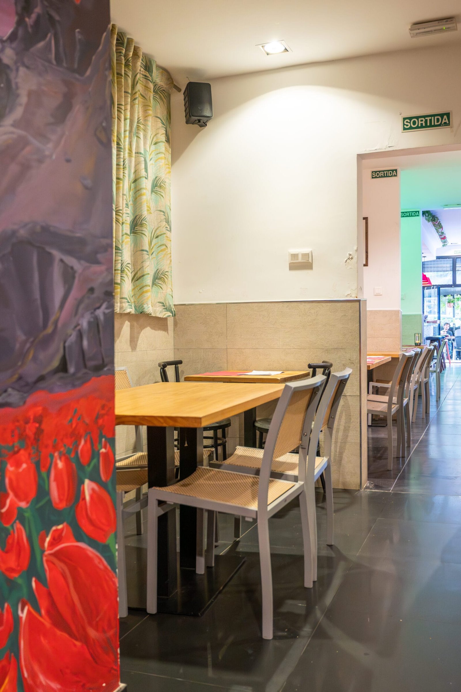 Detalle del comedor de Kokcha cerca de la Sagrada Familia